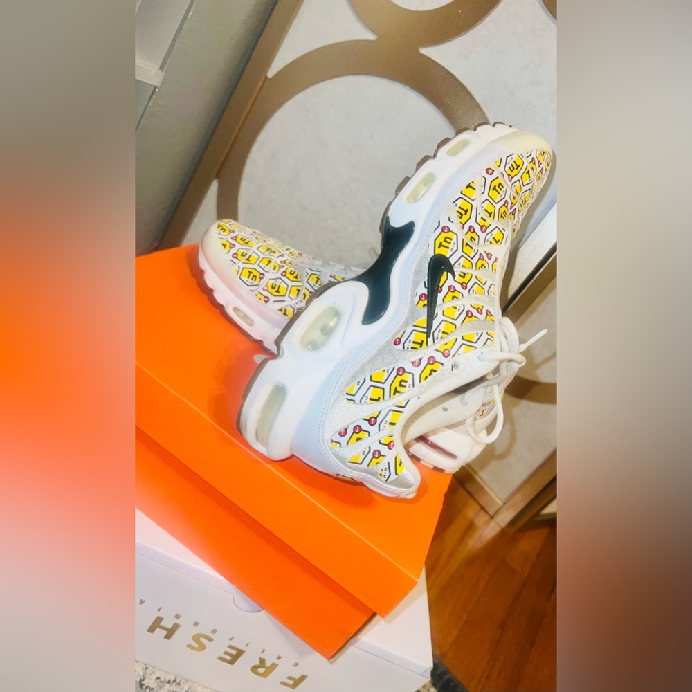 Nike Air Max Plus QS Tn Tuned All Over Print Yellow Mens Sz 13 Sneakers used